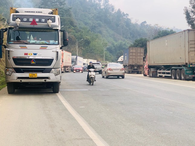 Ùn ứ hàng xuất nhập khẩu qua biên giới: Bán đổ, bán tháo - 4