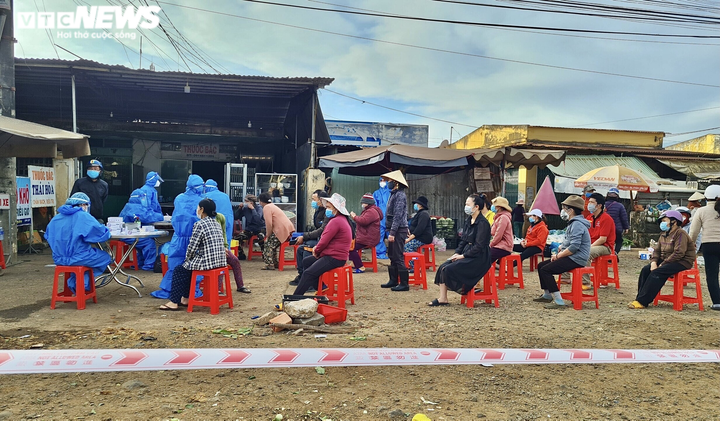 Gia Lai vượt mốc 5.500 ca, nhiều F0 tại các chợ, trung tâm thương mại - 2