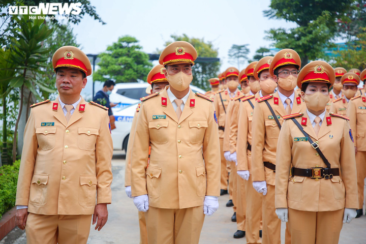 Ảnh: Cảnh sát đường thuỷ kiểm tra tàu thuyền vi phạm dịp cuối năm - 10