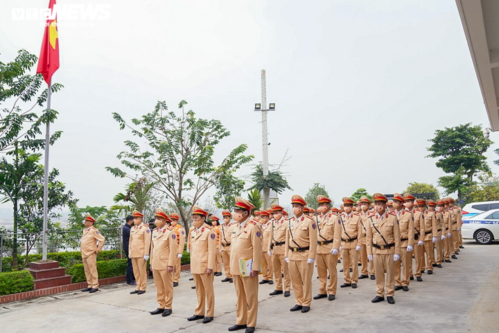 Ảnh: Cảnh sát đường thuỷ kiểm tra tàu thuyền vi phạm dịp cuối năm - 6