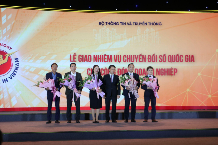 MobiFone tham gia nhóm doanh nghiệp nòng cốt xây dựng 35 nền tảng chuyển đổi số - 2