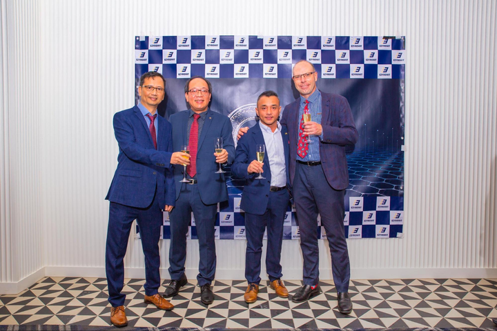 Công ty công nghệ tài chính EzyRemit kỷ niệm 1 năm thành lập - 2