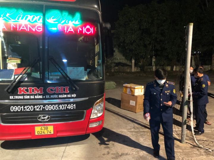 Nghệ An: Tiêu huỷ 115 kg thực phẩm bốc mùi hôi thối không rõ nguồn gốc - 1