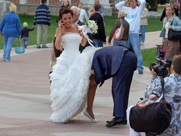 Bắt trọn khoảnh khắc 'muốn độn thổ' phía sau những bức ảnh cưới lãng mạn - 4