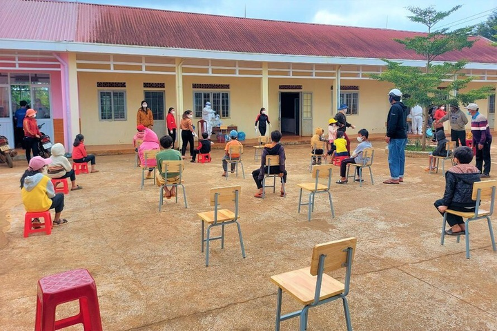 Vì sao Đắk Lắk tạm dừng một điểm tiêm vaccine phòng COVID-19 cho trẻ? - 1