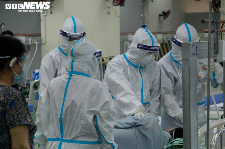 F0 gia tăng, TP.HCM xin Bộ Y tế hỗ trợ khẩn 3.000 bác sĩ, điều dưỡng - 1