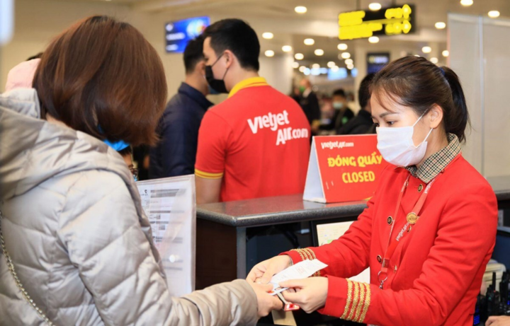 Ngành hàng không sẽ lại tiên phong kiểm soát dịch - 1