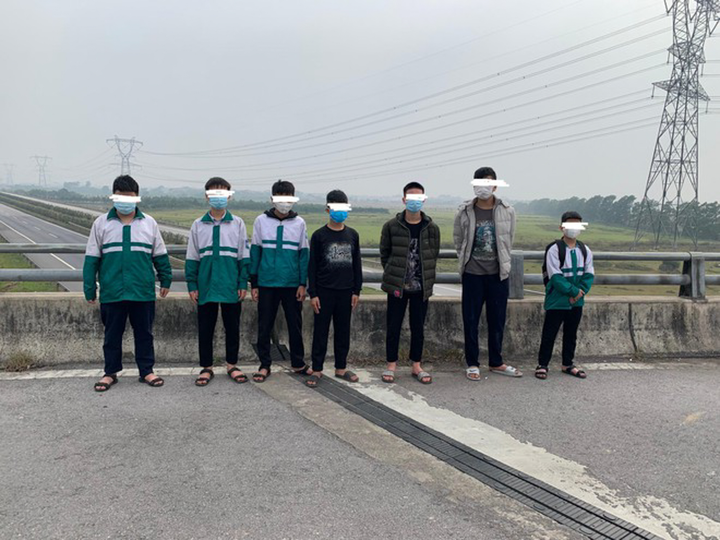 Triệu tập 7 thiếu niên ném gạch vỡ kính ô tô trên cao tốc Hà Nội – Thái Nguyên - 2