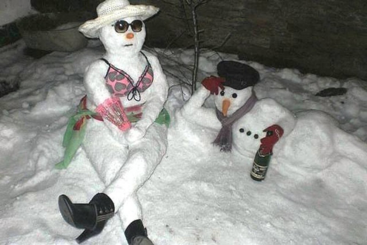 Khi các thánh hài trổ tài nặn người tuyết, thành quả nhìn cười muốn 'nội thương' - 1