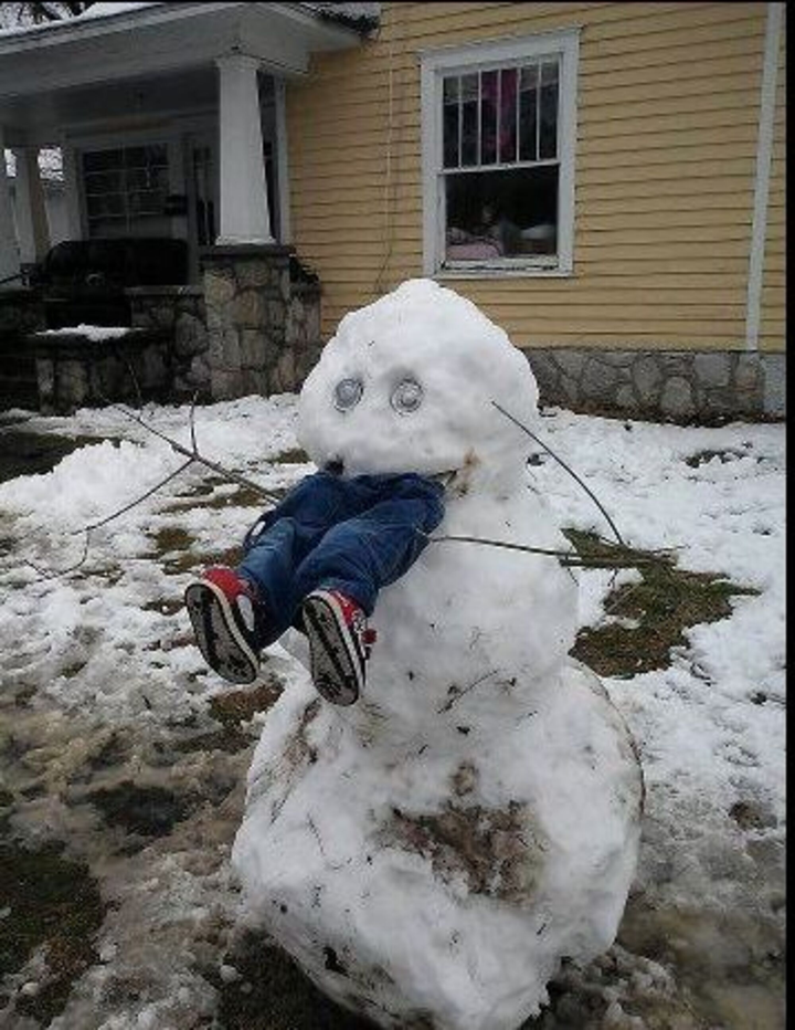 Khi các thánh hài trổ tài nặn người tuyết, thành quả nhìn cười muốn 'nội thương' - 3