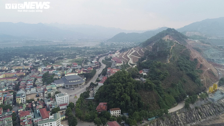 Xây trụ sở gây sạt lở gần chân đập thủy điện Hòa Bình, ai phải chịu trách nhiệm? - 1