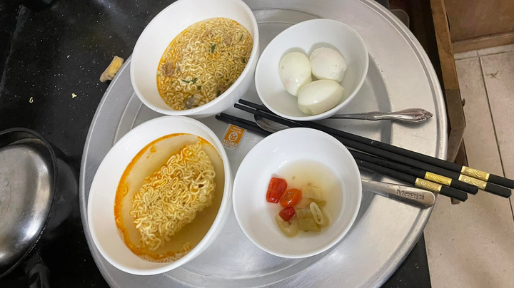 Cụ ông U80 vẫn lúi húi ở bếp chăm vợ mỗi ngày, nghe cách gọi nhau mà tan chảy - 2