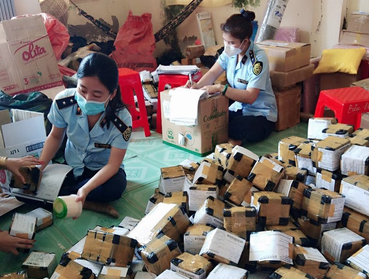 Phát hiện lượng lớn mỹ phẩm không rõ nguồn gốc tại Cà Mau - 1