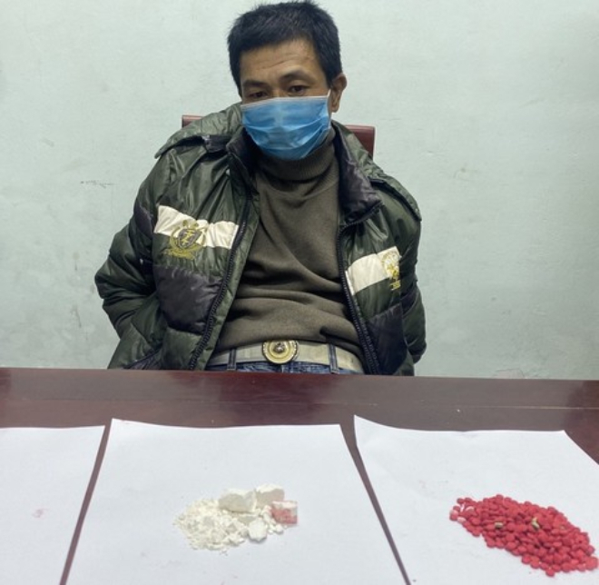 Nghệ An: Bắt giữ 2 kẻ giấu ma tuý vào nơi không ngờ tới trên cơ thể - 2