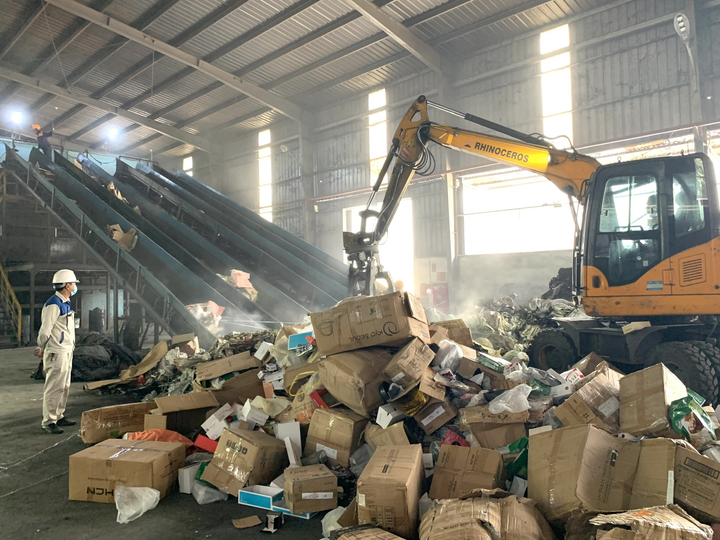 Hòa Bình: Tiêu hủy tang vật không đủ điều kiện lưu thông trên thị trường - 2