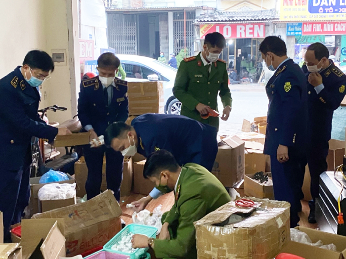 Hải Dương: Triệt phá cơ sở sản xuất mỹ phẩm giả quy mô lớn - 1