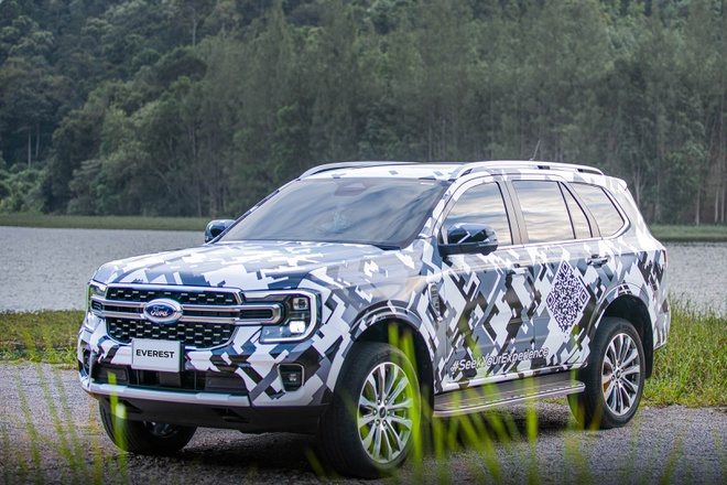 Ford Everest thế hệ mới chạy thử trên đường - 1