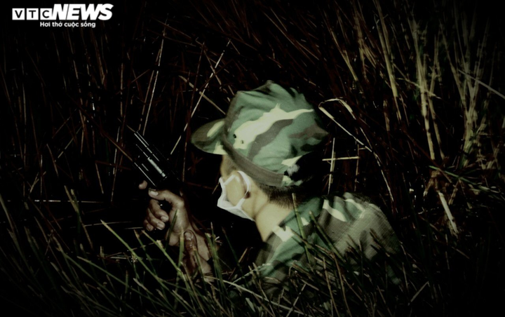 Bộ đội biên phòng Kiên Giang trắng đêm ngâm mình dưới nước phục kích buôn lậu - 2