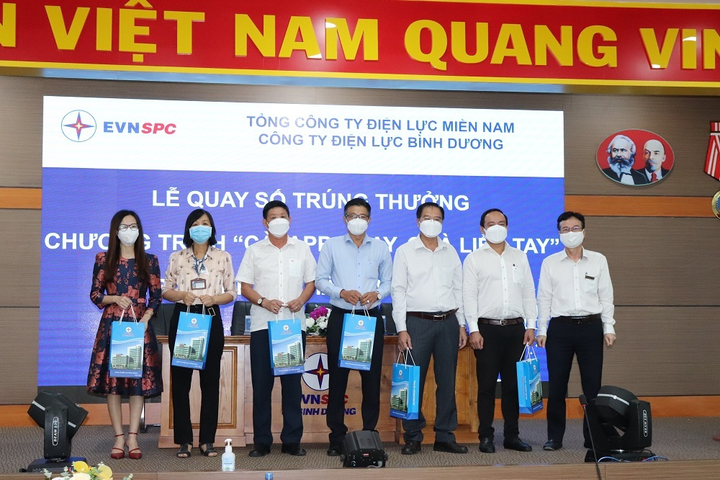 Tháng tri ân khách hàng 2021: Đồng hành cùng khách hàng vượt khó - 4