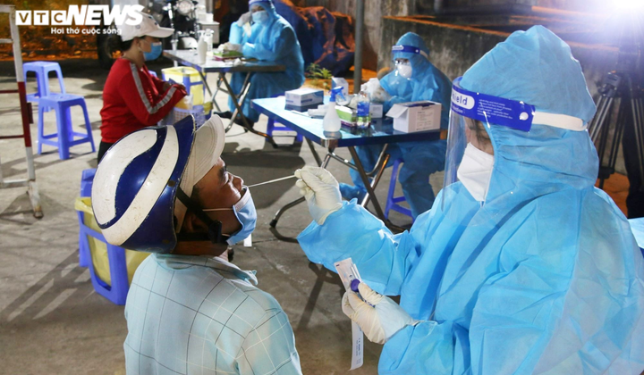 Đà Nẵng kêu gọi cán bộ, nhân viên y tế nghỉ hưu tham gia điều trị F0 tại nhà - 1