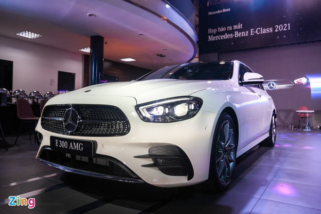 Có 2-3 tỷ đồng, nên mua Mercedes-Benz E-Class hay Volvo S90? - 1