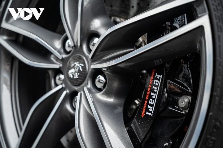 Cận cảnh Ferrari Roma hơn 20 tỷ đồng dạo phố Sài Gòn ngày cuối tuần - 11