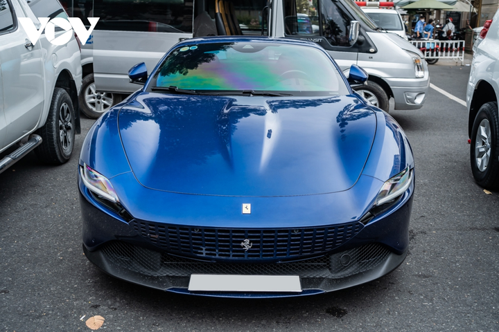 Cận cảnh Ferrari Roma hơn 20 tỷ đồng dạo phố Sài Gòn ngày cuối tuần - 2