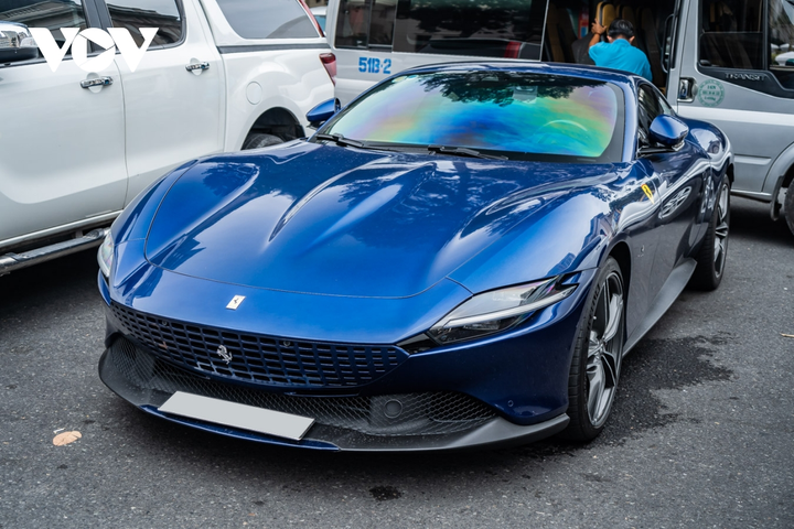 Cận cảnh Ferrari Roma hơn 20 tỷ đồng dạo phố Sài Gòn ngày cuối tuần - 1