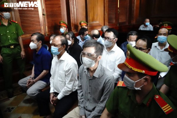 Cựu phó chủ tịch TP.HCM Trần Vĩnh Tuyến lãnh án 6 năm tù - 1