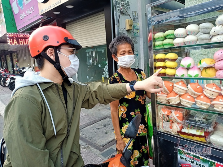 Bánh bao ông già Noel đắt khách dịp Giáng sinh - 1