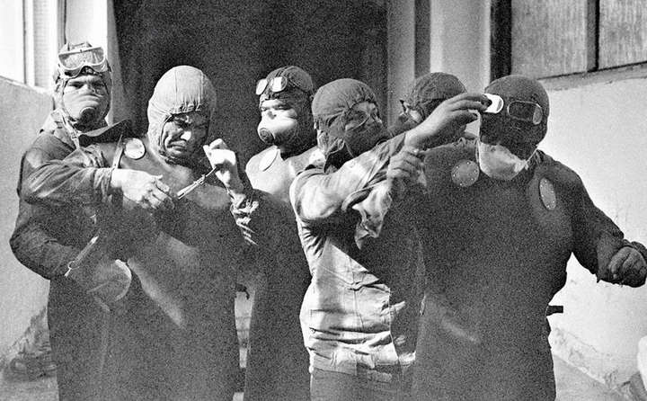 Điều ít biết về đời thực của 'biệt đội cảm tử' từng cứu châu Âu cách đây 30 năm - 2