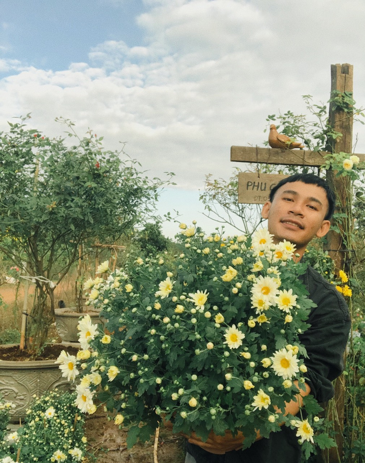 9X từng bóc mít thuê trở thành chủ vườn hồng 'đẹp như cổ tích' ở tuổi 26 - 11