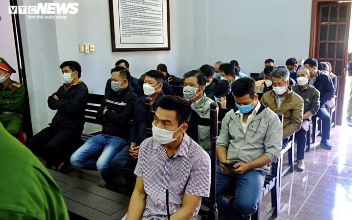 Ảnh: Đại gia xăng dầu Trịnh Sướng tiếp tục hầu toà - 7