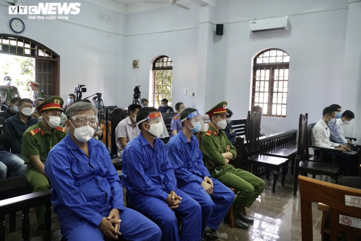 Ảnh: Đại gia xăng dầu Trịnh Sướng tiếp tục hầu toà - 4