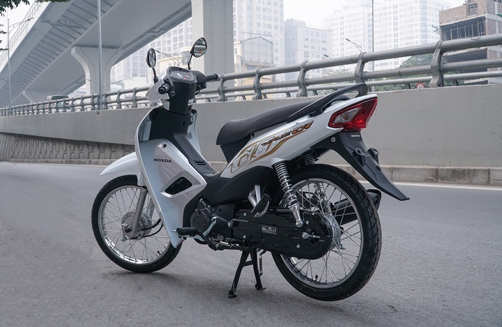 Yamaha Sirius RC và Honda Wave Alpha 2021: Xe nào thống trị phân khúc bình dân? - 4