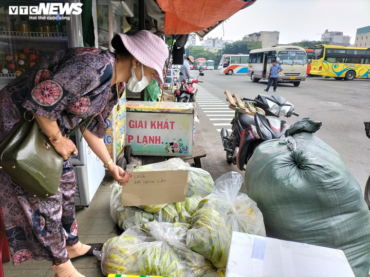 Chủ xe khách ở Bến xe miền Đông: Tình hình thế này chắc tôi vỡ nợ mất! - 2