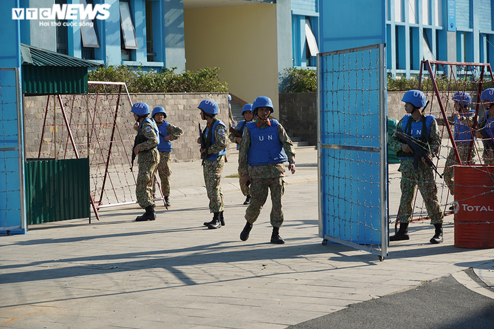 Đội Công binh số 1 diễn tập xử lý tình huống chống bạo động cấp độ cao nhất - 2