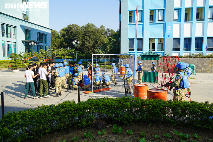 Đội Công binh số 1 diễn tập xử lý tình huống chống bạo động cấp độ cao nhất - 6