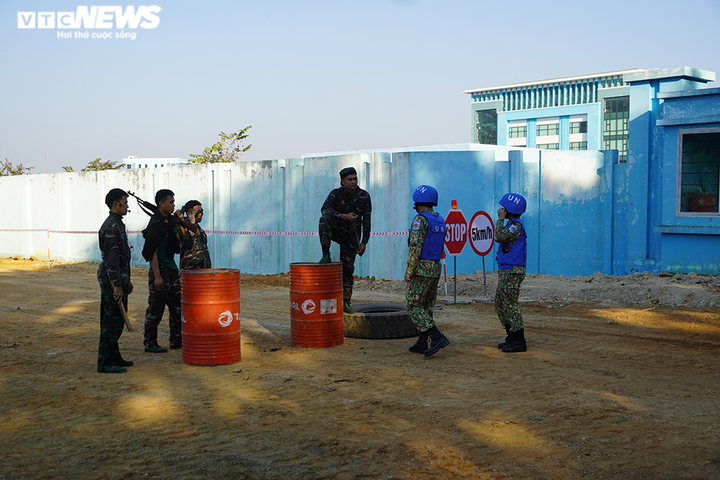 Đội Công binh số 1 diễn tập xử lý tình huống chống bạo động cấp độ cao nhất - 8