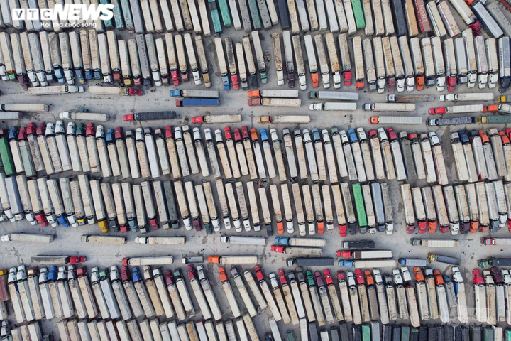 Xe hàng chôn chân ở cửa khẩu Lạng Sơn: Doanh nghiệp bất lực nhìn tiền bốc hơi - 8