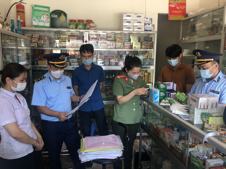 Cục Quản lý thị trường Lạng Sơn xử lý 2.375 vụ vi phạm, xử phạt hơn 33 tỷ đồng - 3