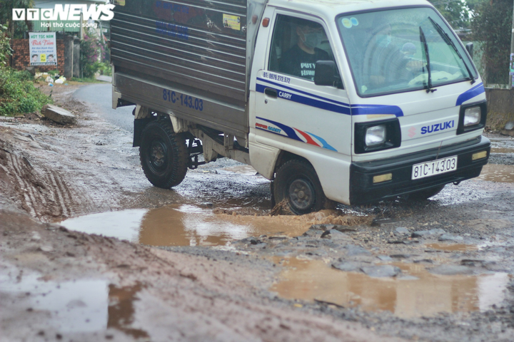 Ảnh: Dân kêu trời trên tuyến đường hơn 6km chằng chịt 'ổ voi, ổ gà' ở Pleiku - 7