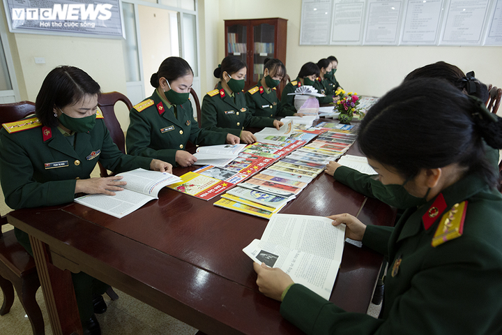 Ảnh, video: Xem nữ đặc công trèo tường, đu dây diễn tập chống khủng bố - 14