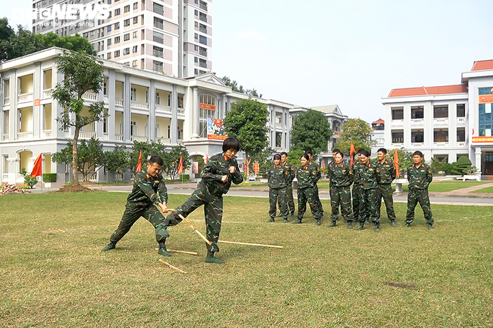 Ảnh: Nữ Đặc công Biệt động 1 trình diễn 'ngũ thương tử huyệt' đỉnh cao - 6