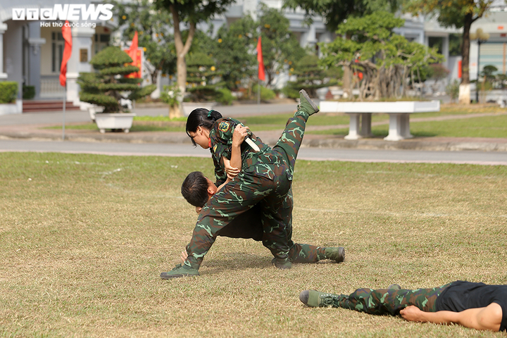 Ảnh: Nữ Đặc công Biệt động 1 trình diễn 'ngũ thương tử huyệt' đỉnh cao - 7