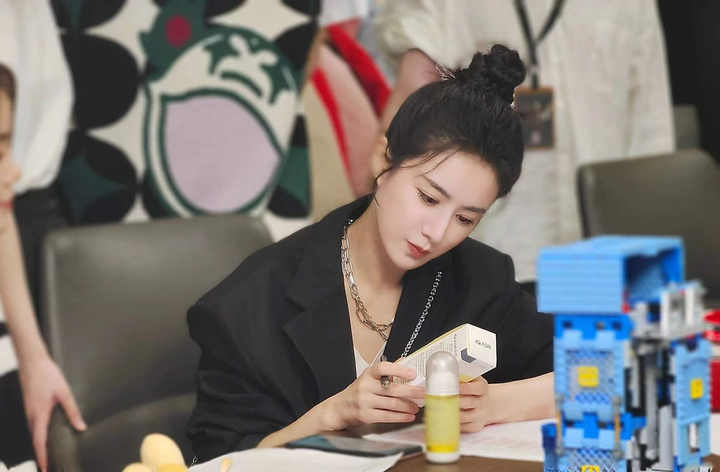 'Nữ hoàng livestream' Vy Á vừa 'ngã ngựa' vì trốn thuế giàu có cỡ nào? - 1