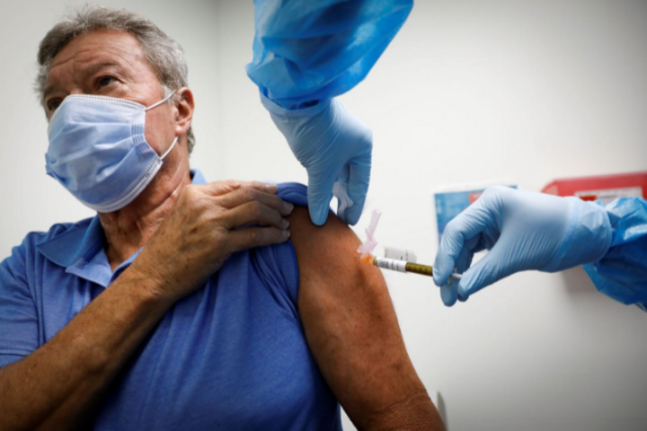 Đối phó Omicron, New York tặng 100 USD cho người tiêm mũi tăng cường - 1