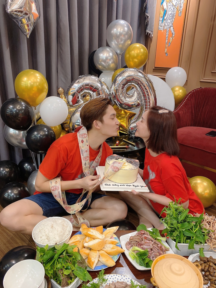 Vợ, bạn gái các 'nam thần' màn ảnh Việt xinh đẹp mặn mòi thế nào? - 11