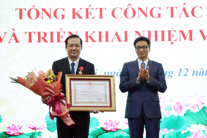 Ông Hoàng Vĩnh Bảo nhận Huân chương Lao động hạng Nhất - 2