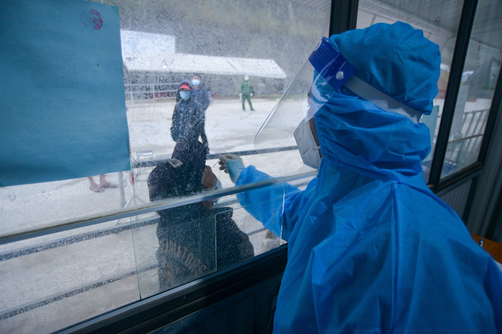 Nông sản hỏng, nhiều xe phải quay đầu, cửa khẩu ở Lạng Sơn giảm ùn tắc - 4